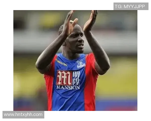 足球明星宣布退役正式声明感谢球迷支持与陪伴的感人时刻